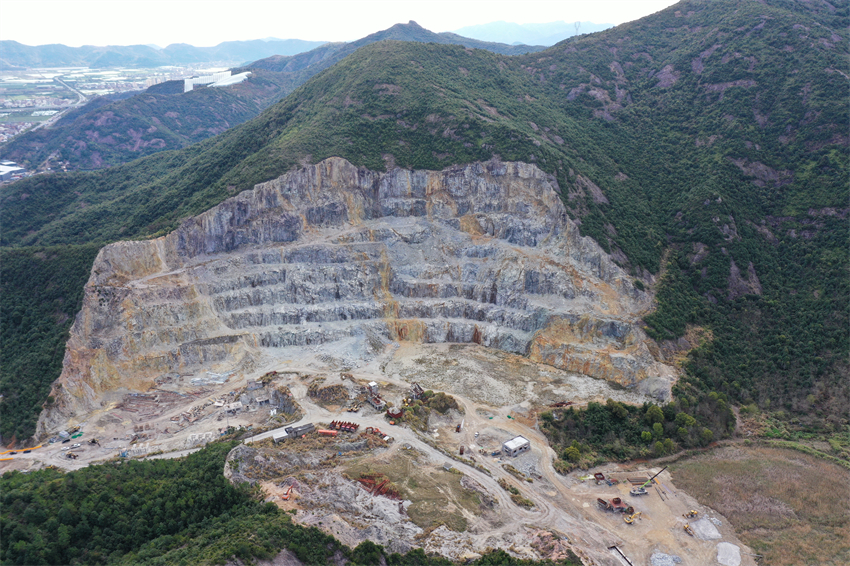 4-三门县健跳镇其头山建筑石料矿山照片.jpg